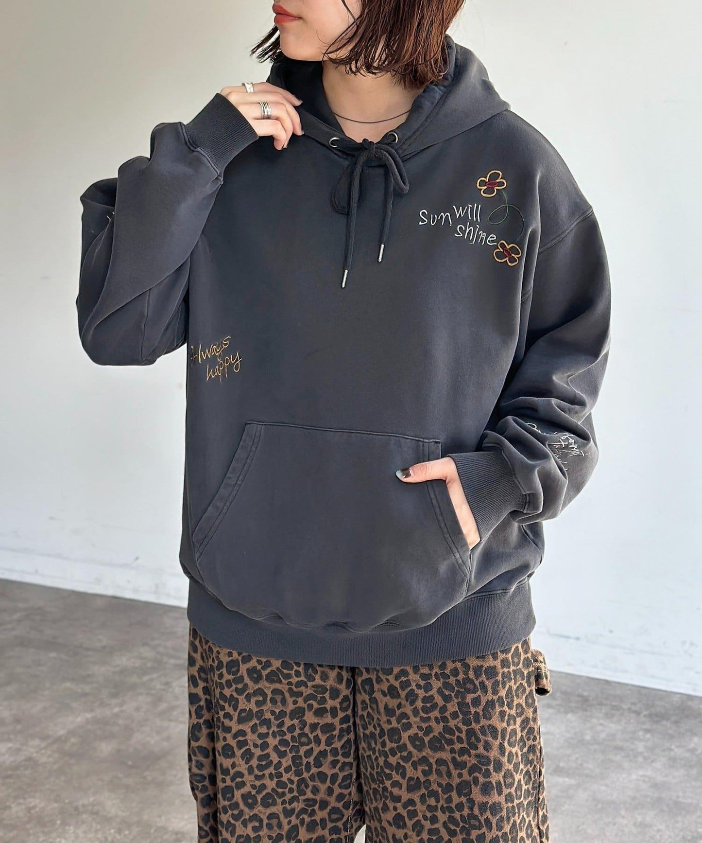 塗鴉刺繡連帽衛衣