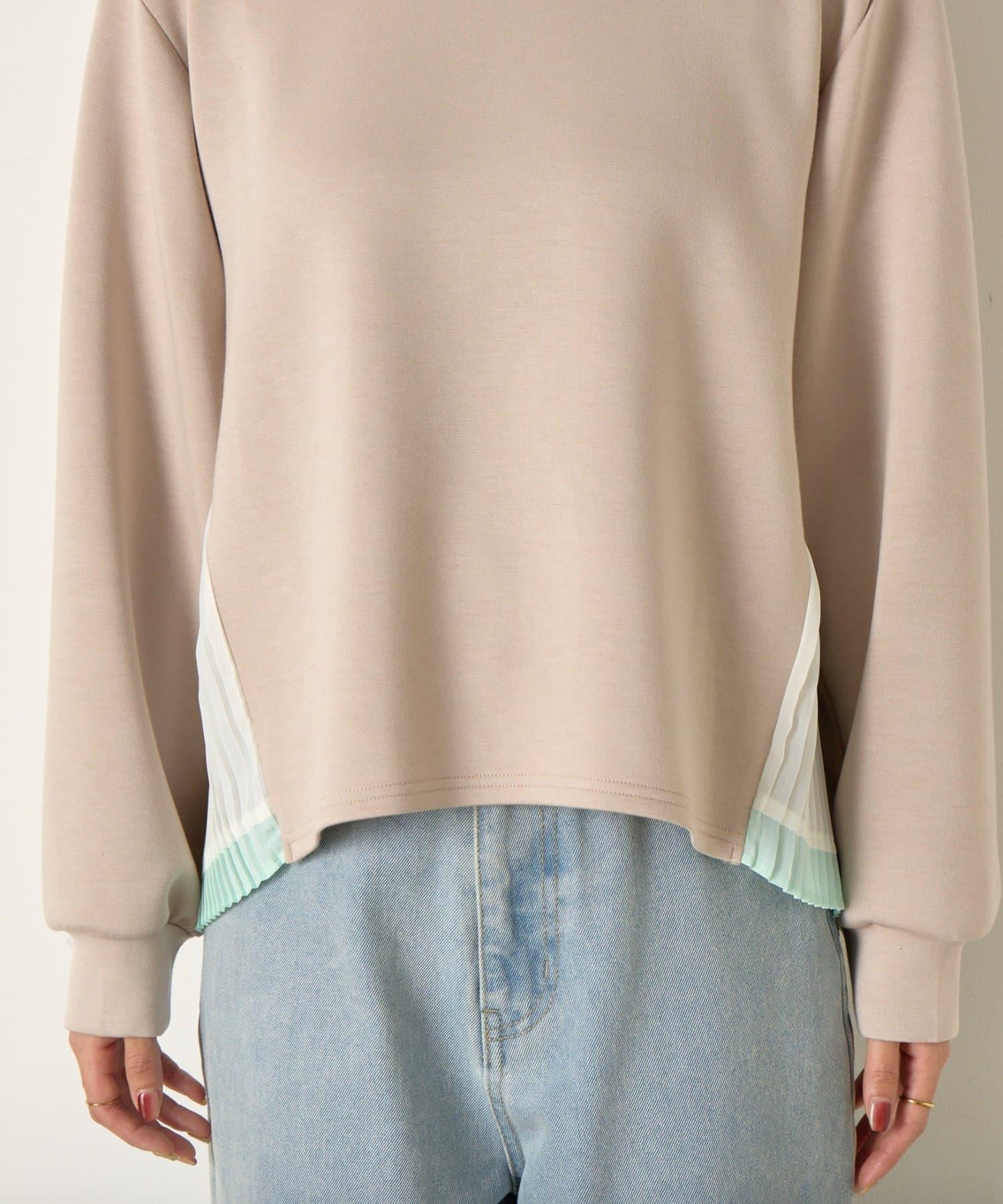 下襬百褶拼接針織上衣