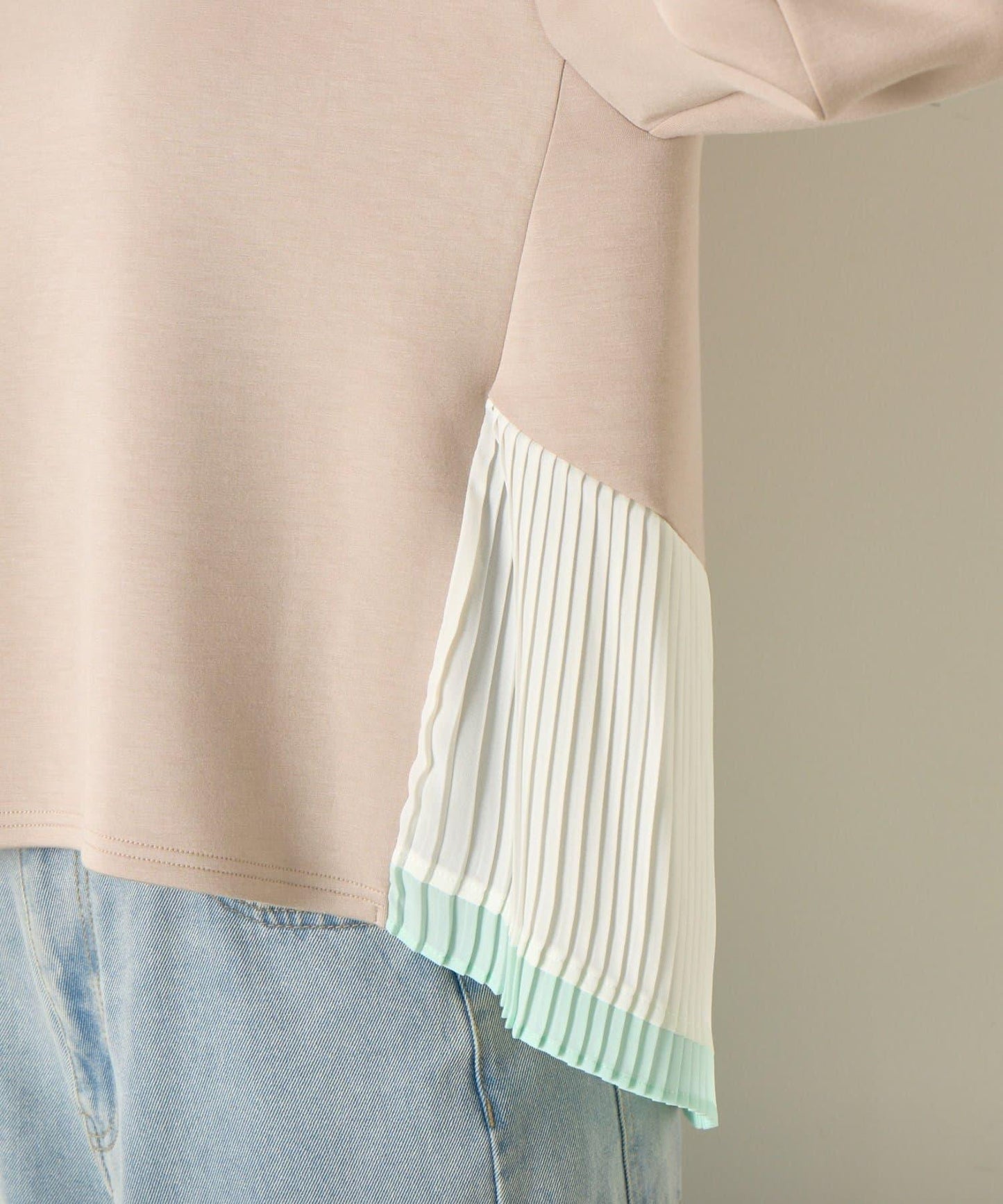 下襬百褶拼接針織上衣