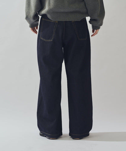 硬挺直筒牛仔褲