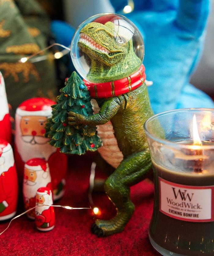 GLOBE 恐龍抱樹玩偶