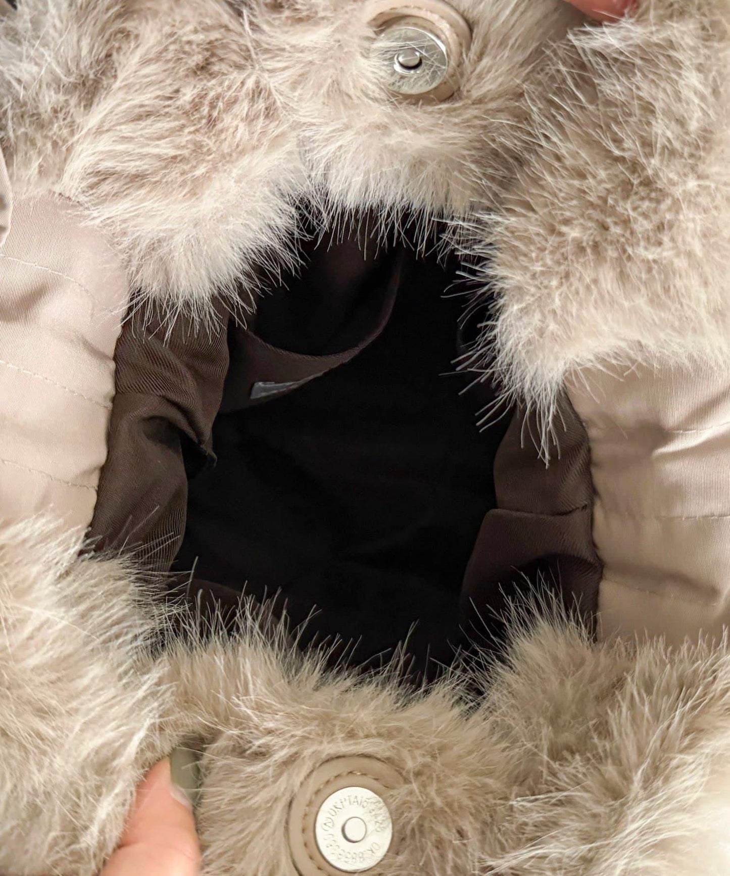 褶皺手柄仿皮草單肩包