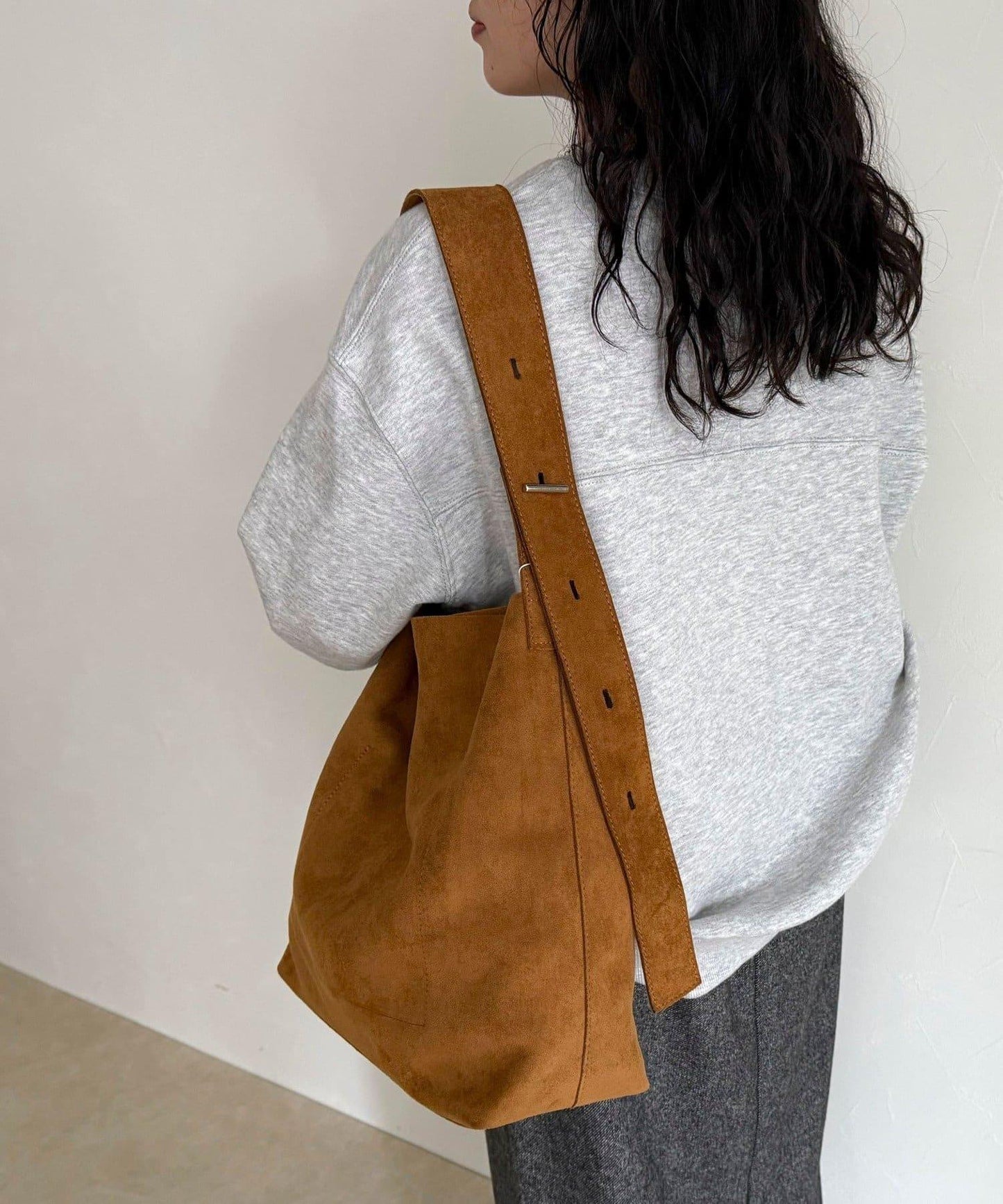 仿麂皮可調節單肩包