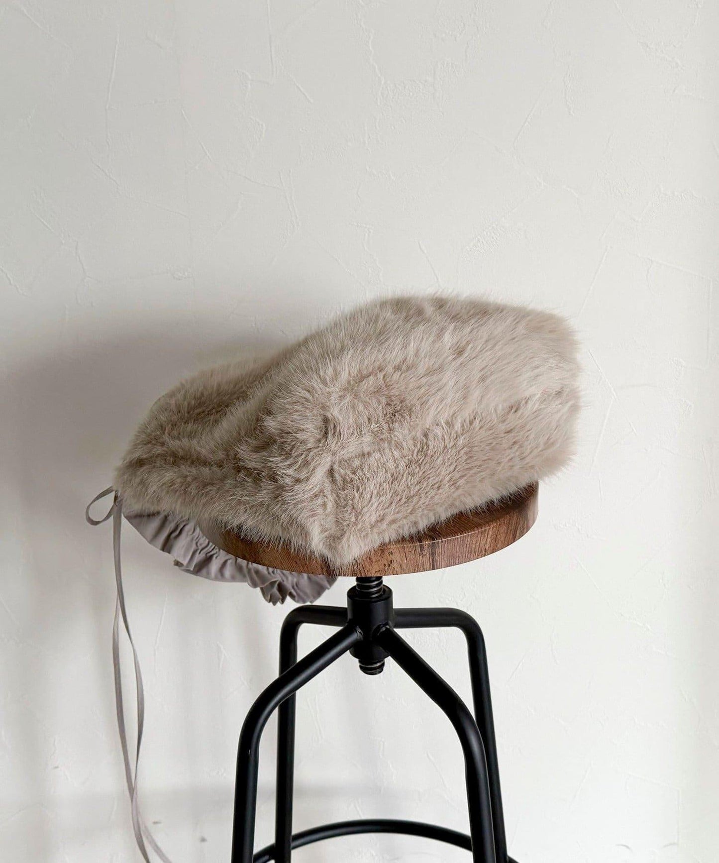 褶皺手柄仿皮草單肩包