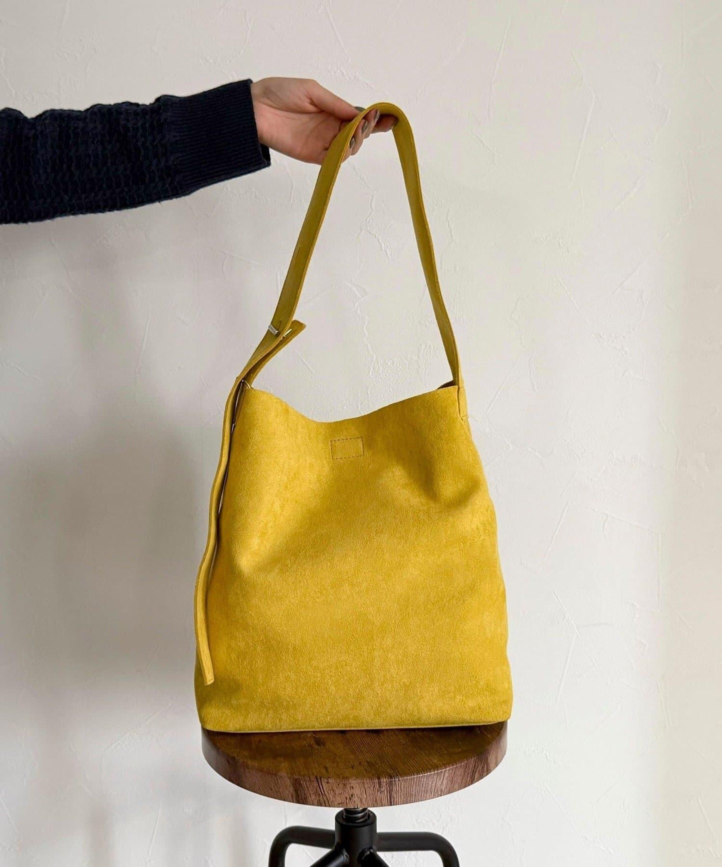 仿麂皮可調節單肩包