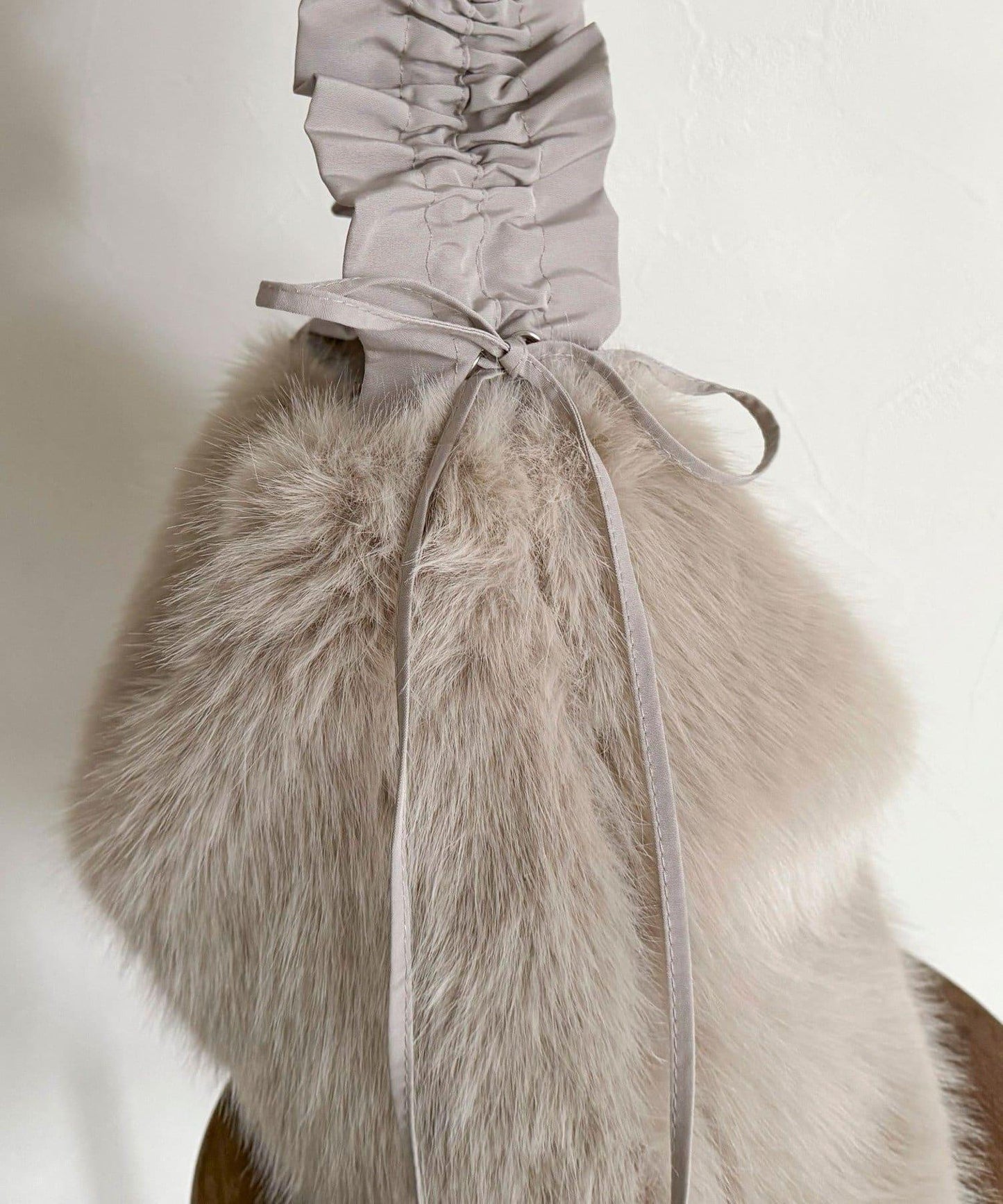 褶皺手柄仿皮草單肩包