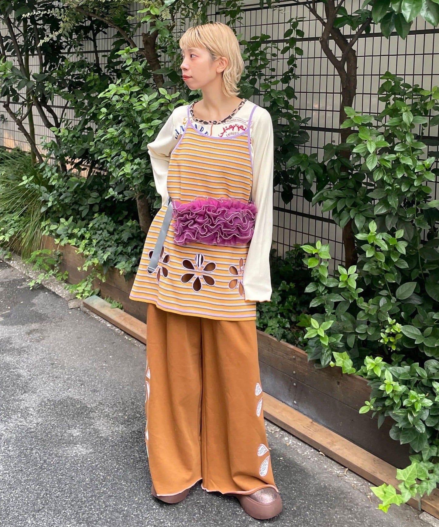 【HELLO.SANFRANCISCO/ハローサンフランシスコ】花卉剪裁寬鬆衛褲