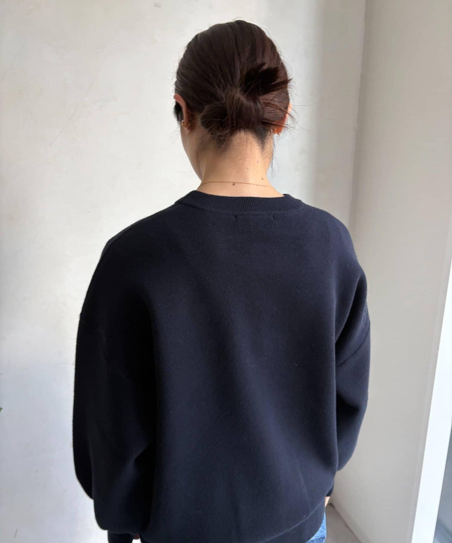 珍珠標誌針織上衣