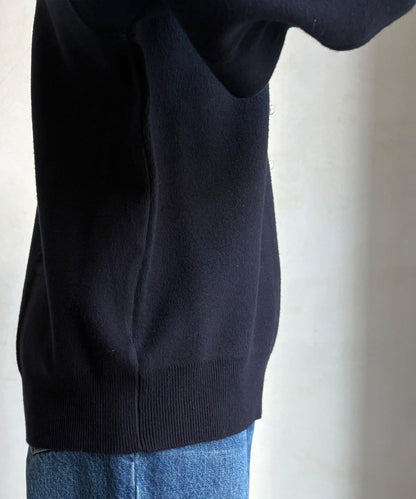 珍珠標誌針織上衣