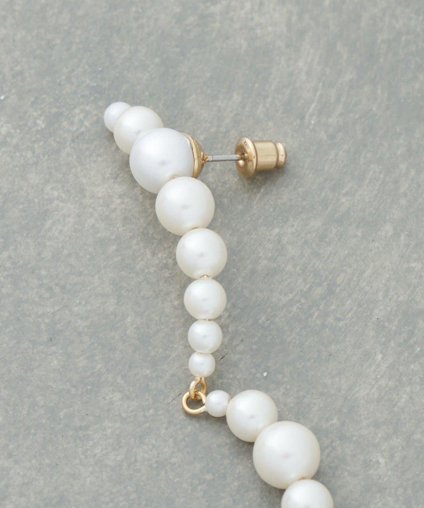 【近日開始】線條珍珠單隻耳釘