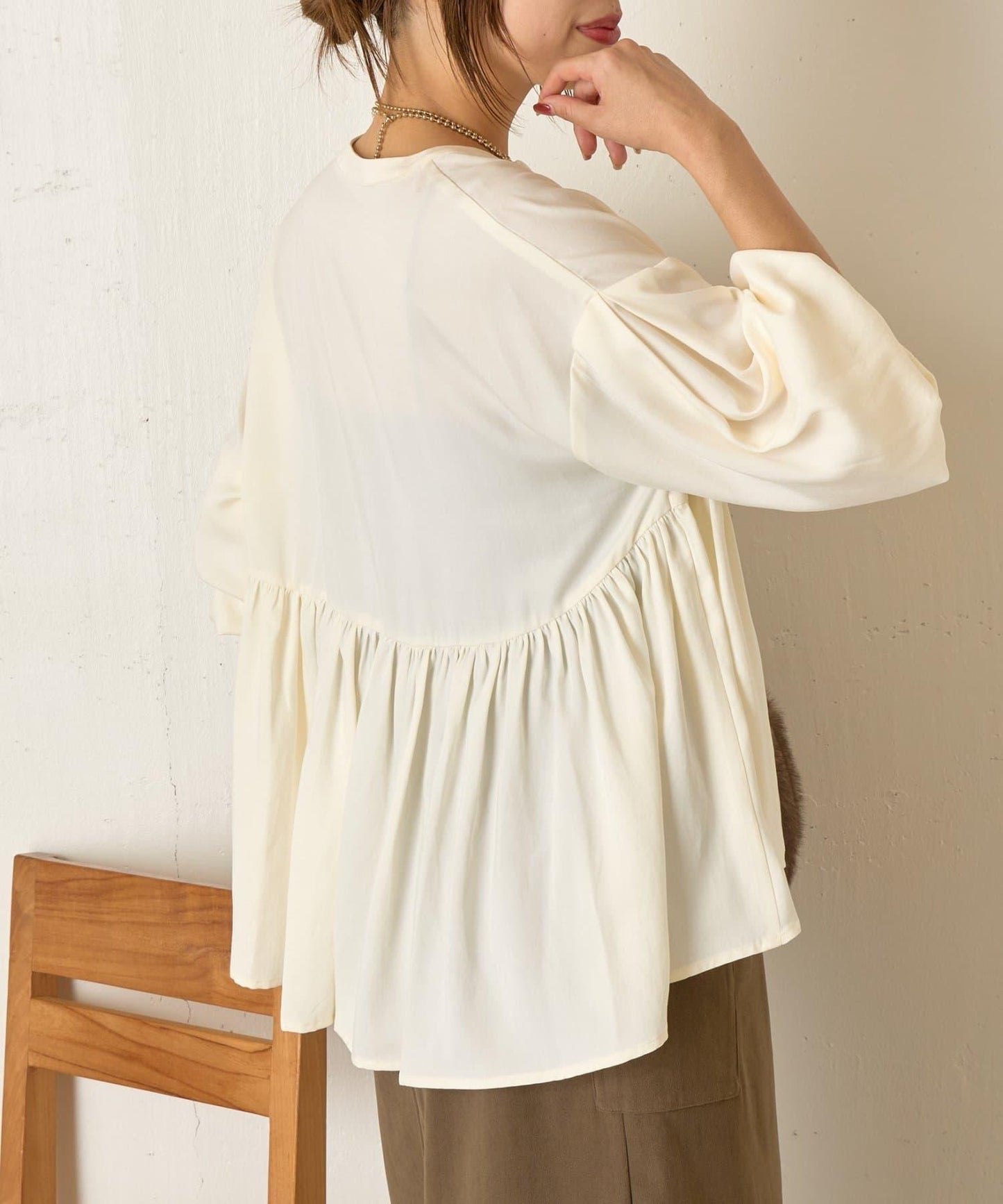 後背拼接褶皺襯衫