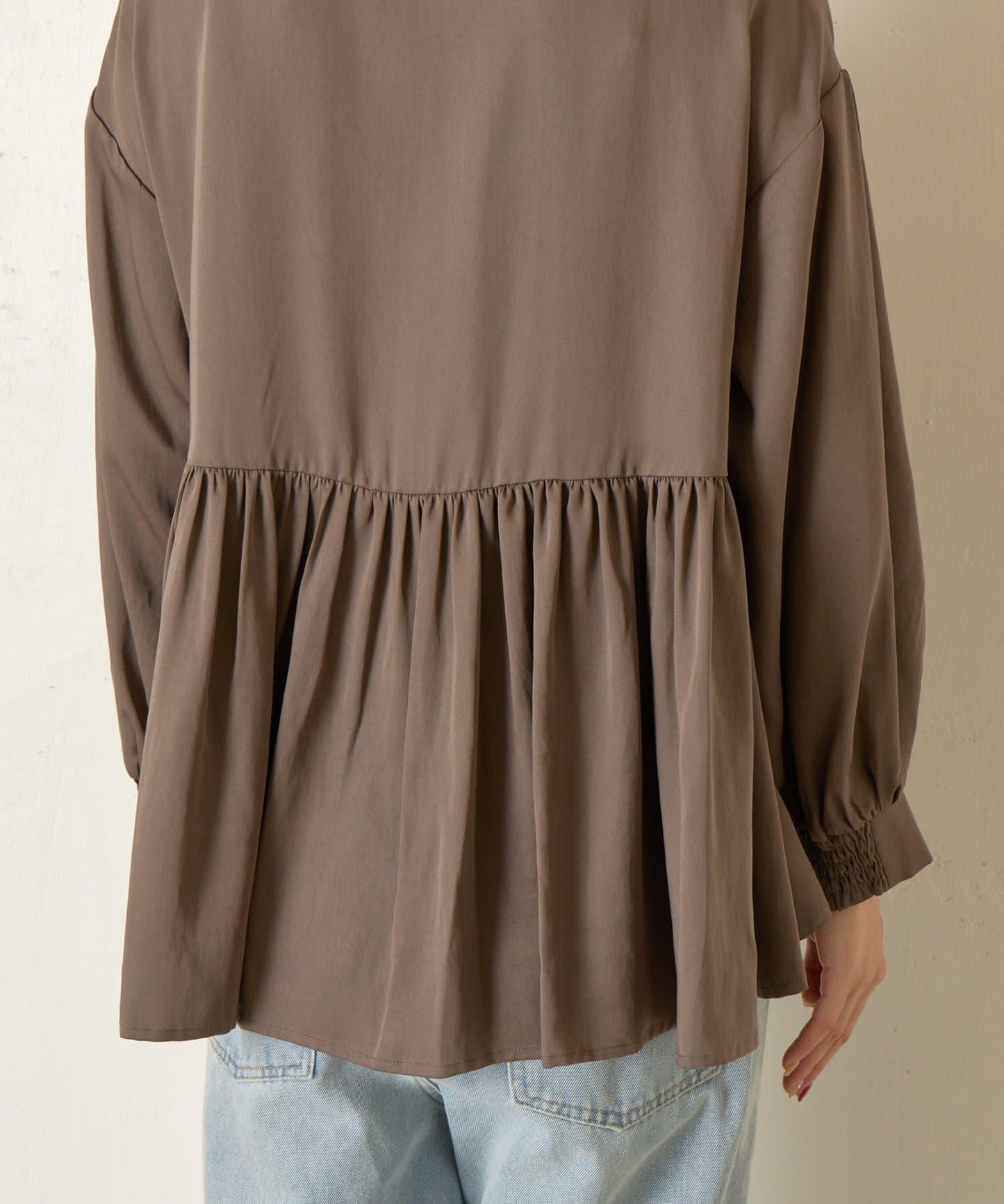 後背拼接褶皺襯衫