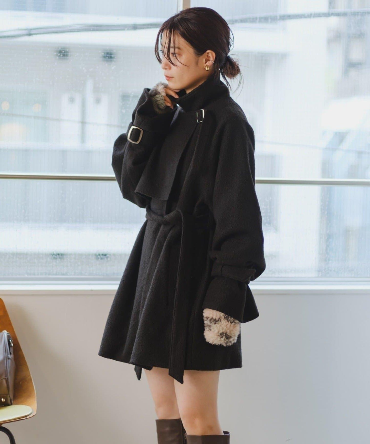 高領喇叭袖大衣