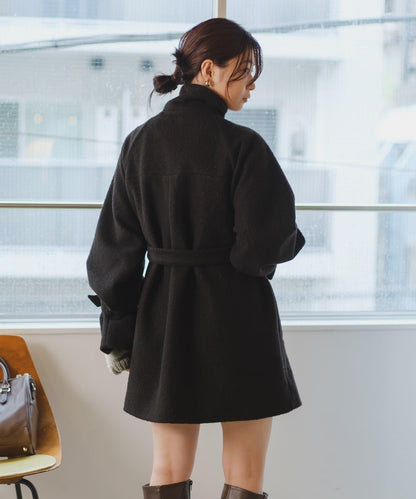 高領喇叭袖大衣