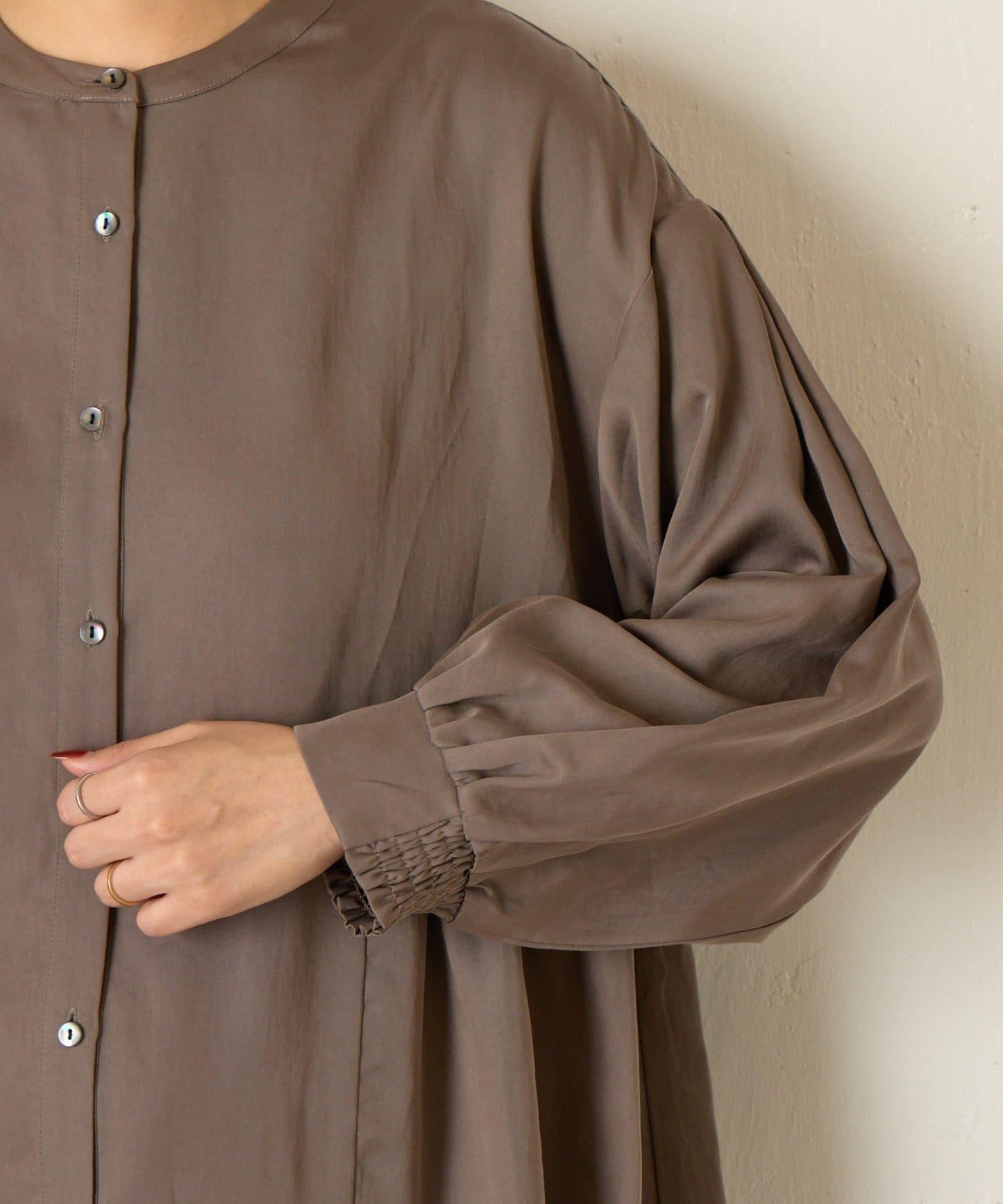 後背拼接褶皺襯衫