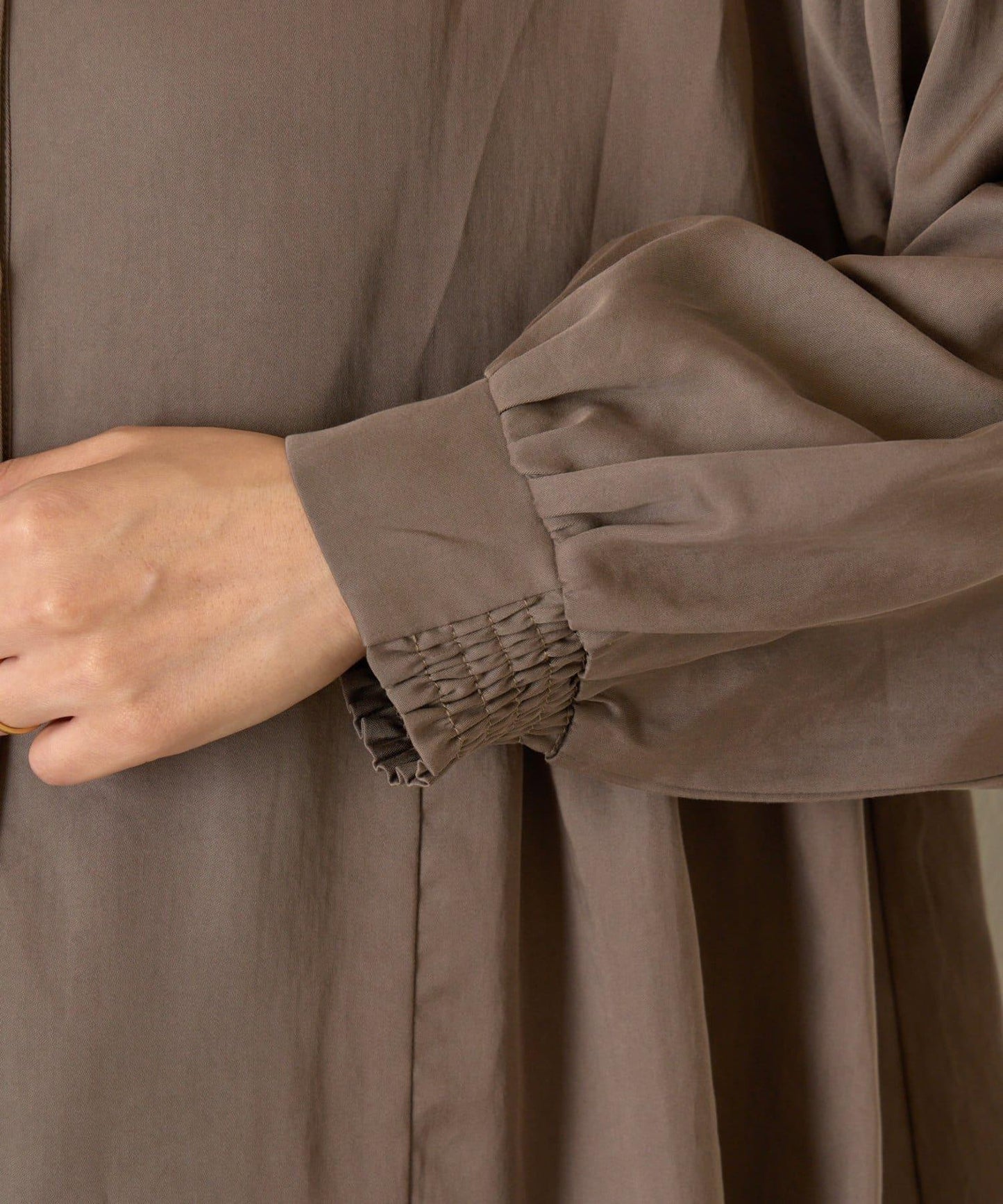 後背拼接褶皺襯衫