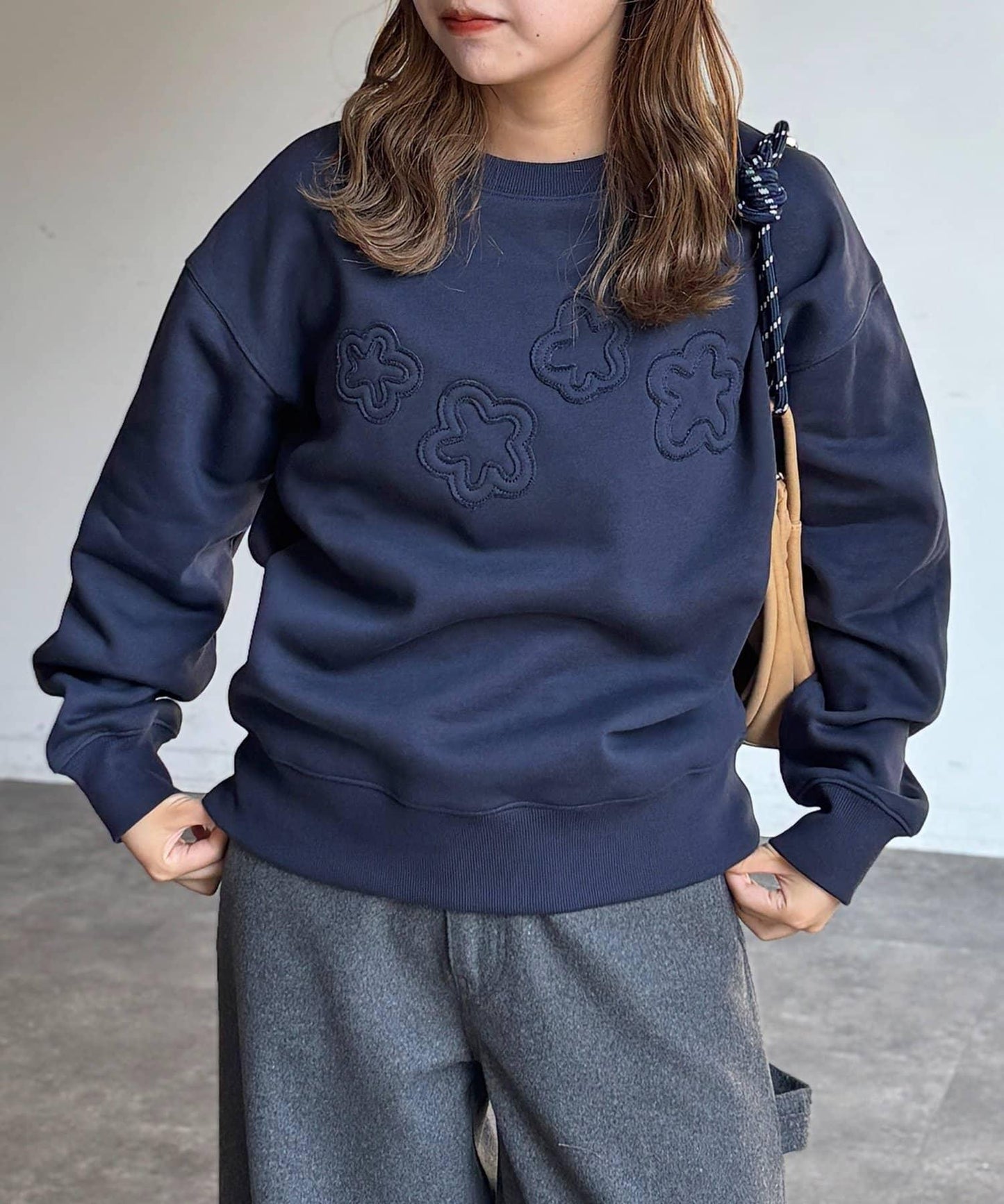 加絨花朵貼布衛衣