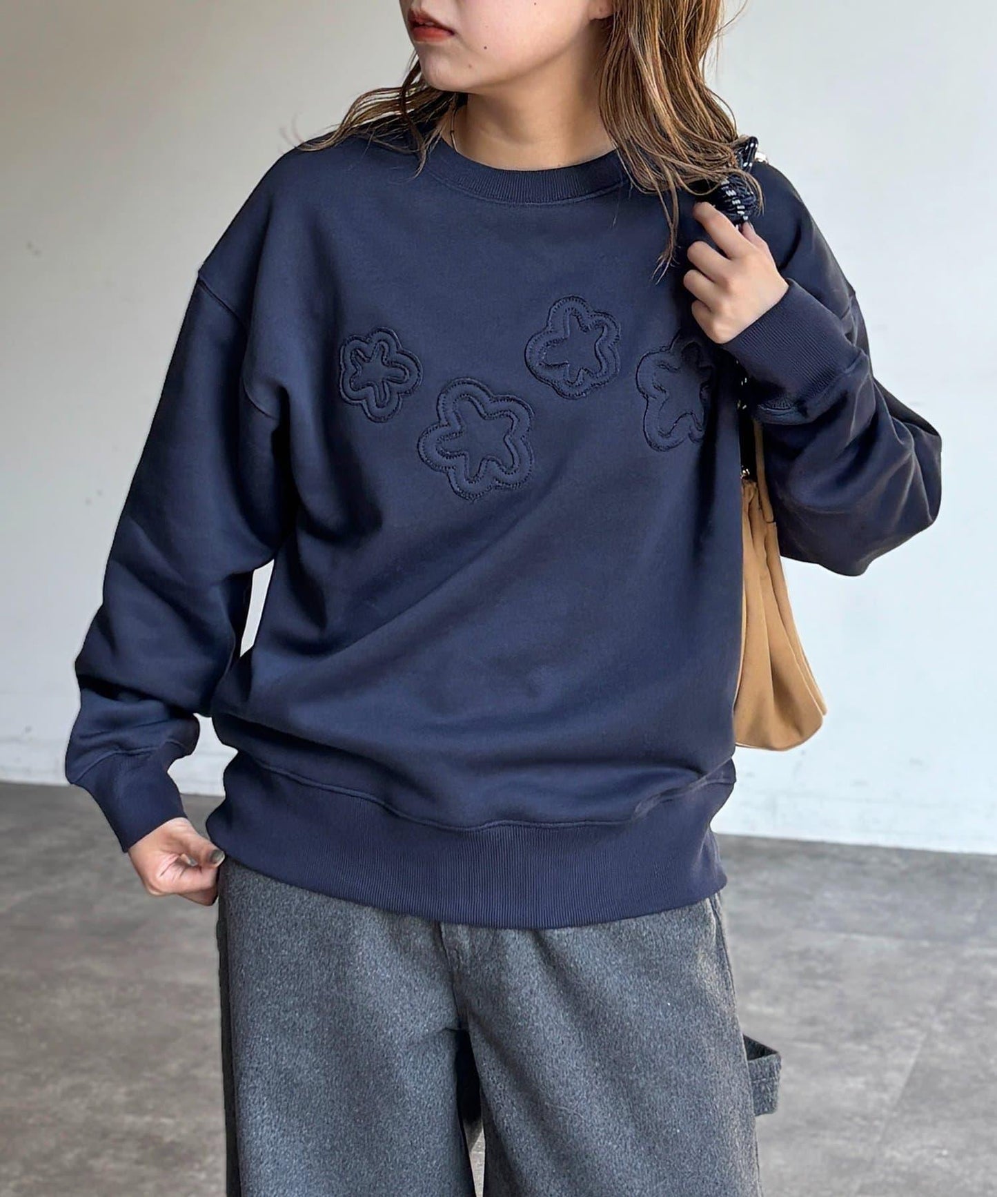 加絨花朵貼布衛衣