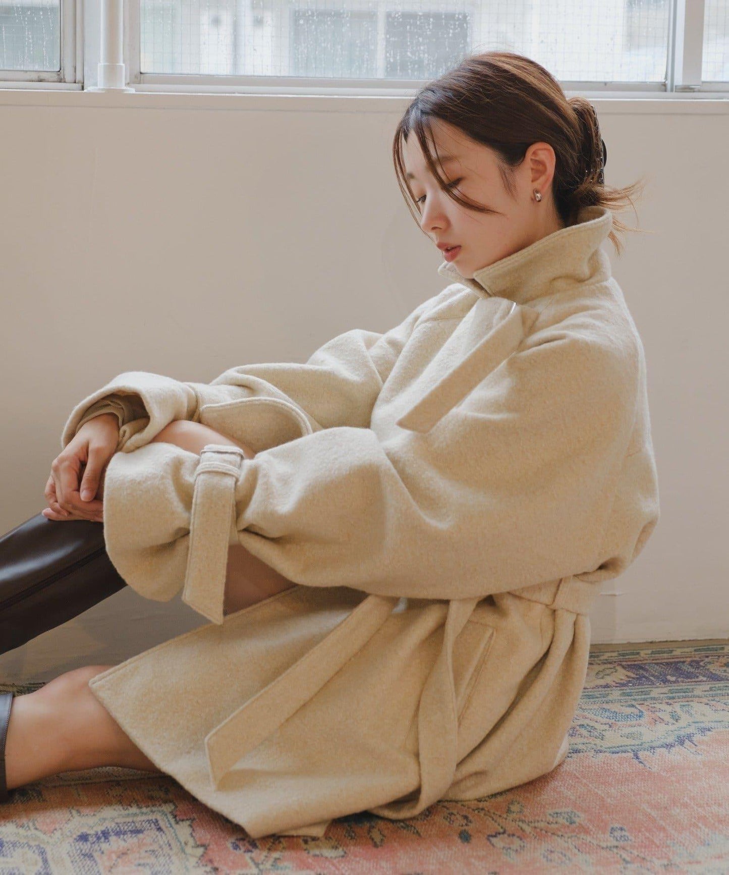 高領喇叭袖大衣