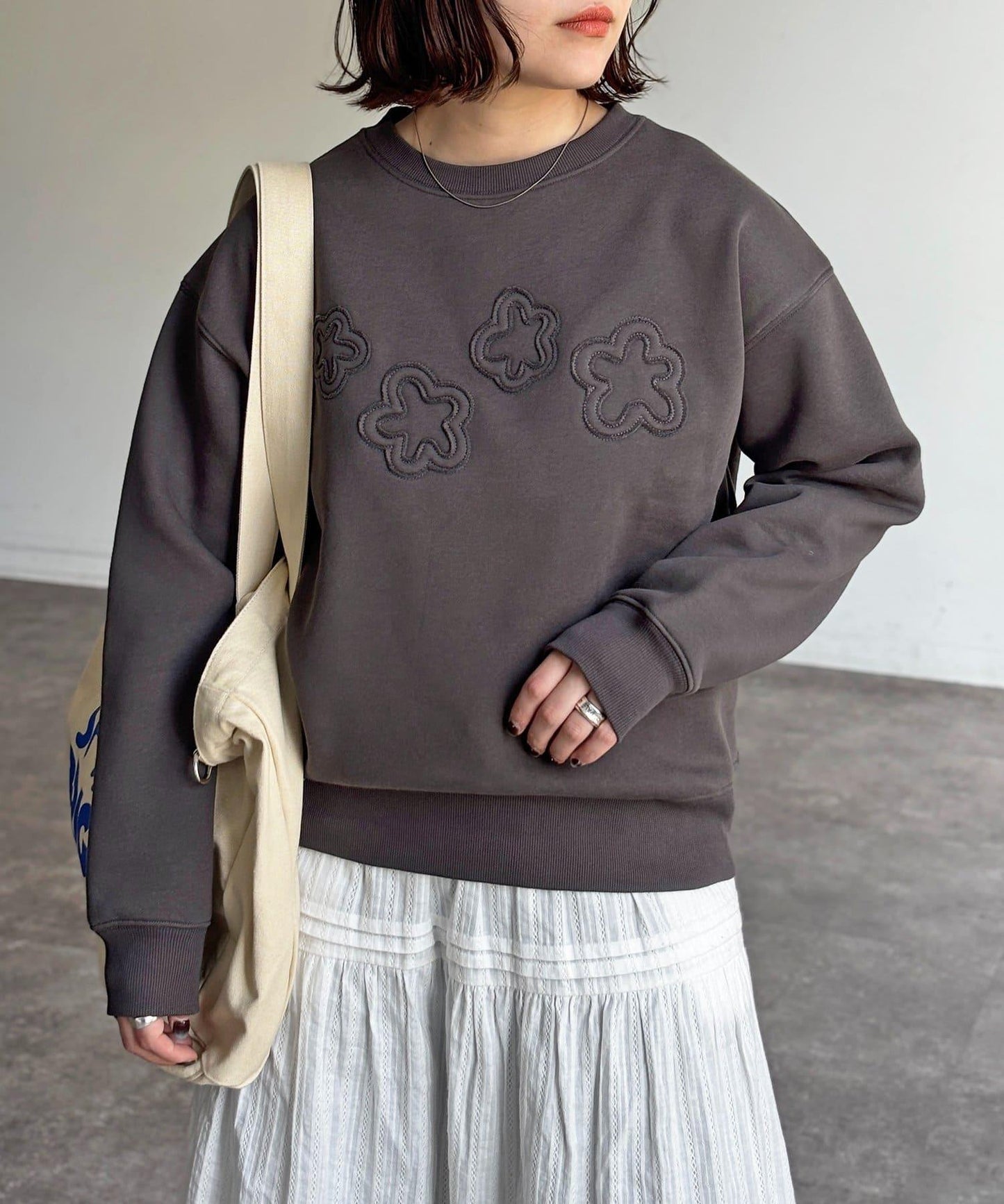 加絨花朵貼布衛衣