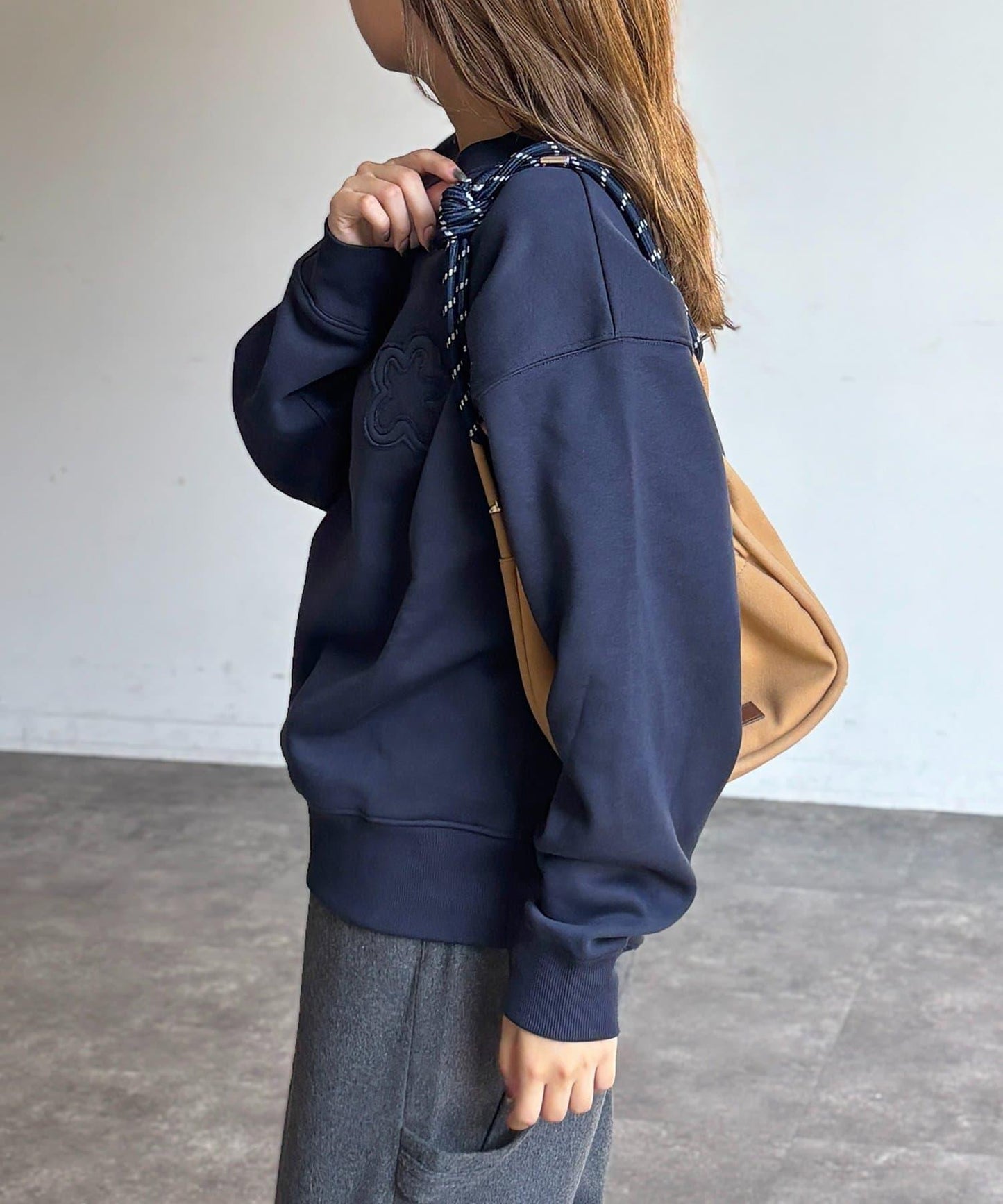 加絨花朵貼布衛衣