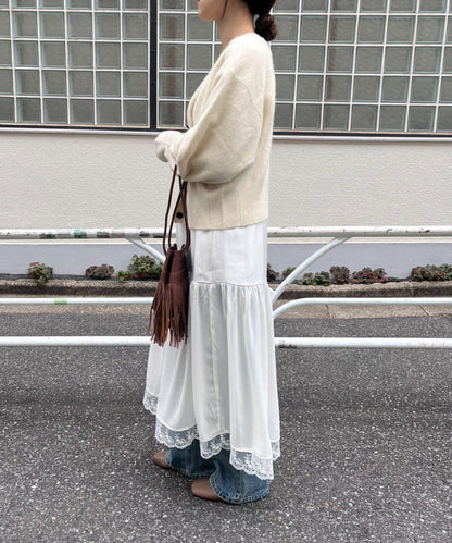 拼接蕾絲下襬緞面吊帶連衣裙