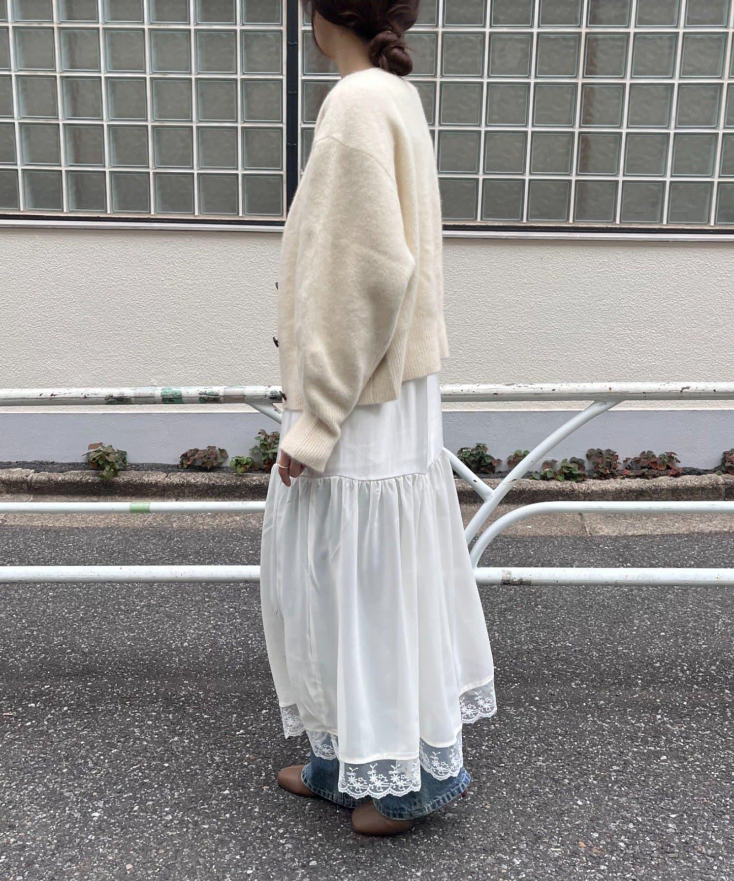 拼接蕾絲下襬緞面吊帶連衣裙