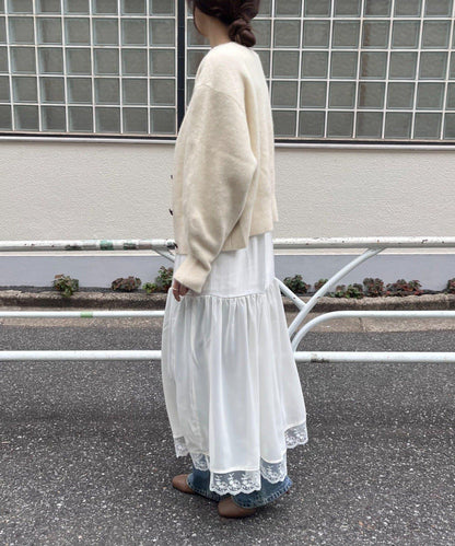 拼接蕾絲下襬緞面吊帶連衣裙