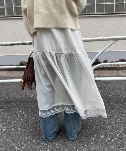 拼接蕾絲下襬緞面吊帶連衣裙