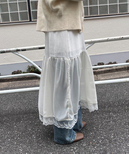 拼接蕾絲下襬緞面吊帶連衣裙