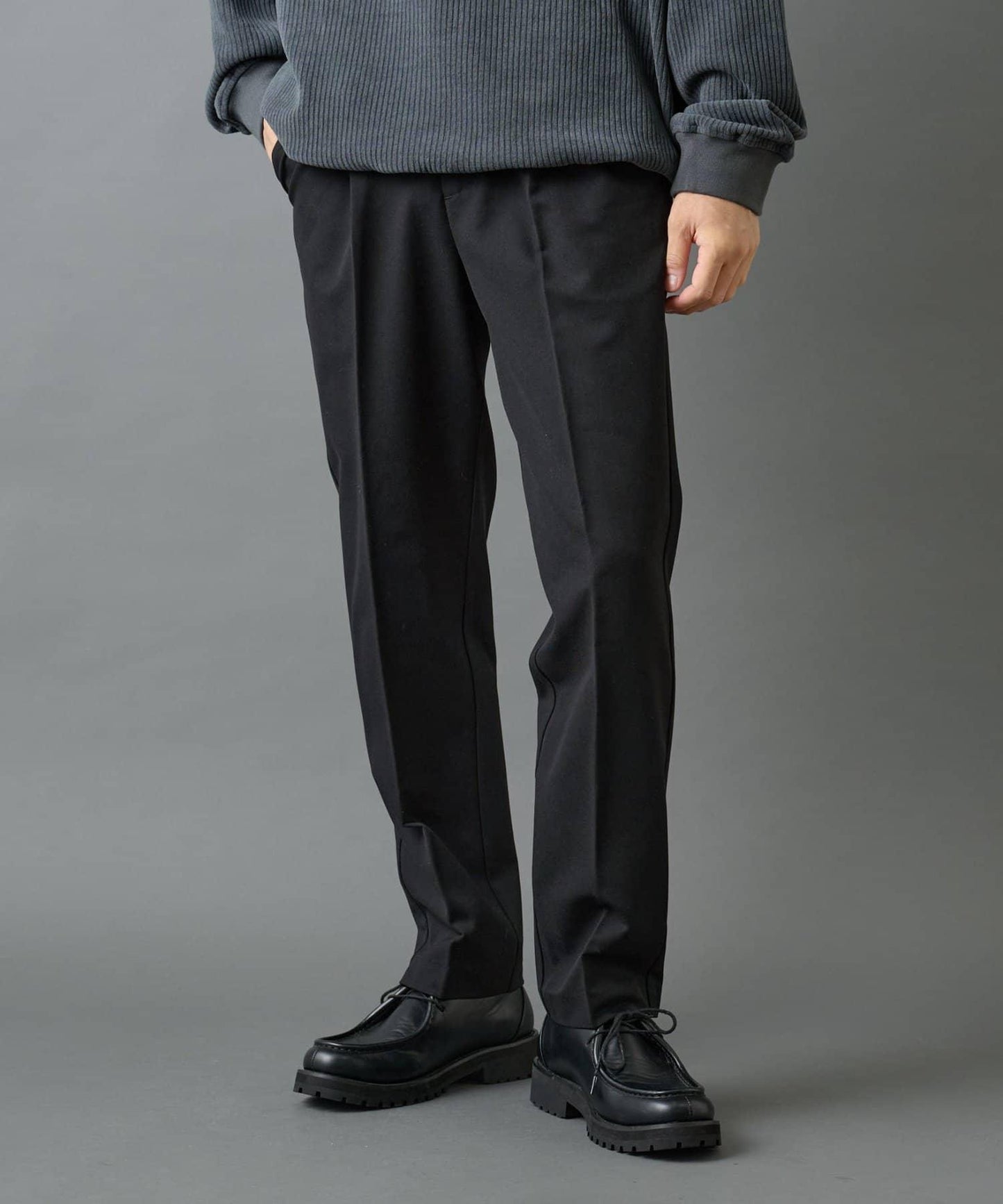 後開衩羊毛錐形休閒褲