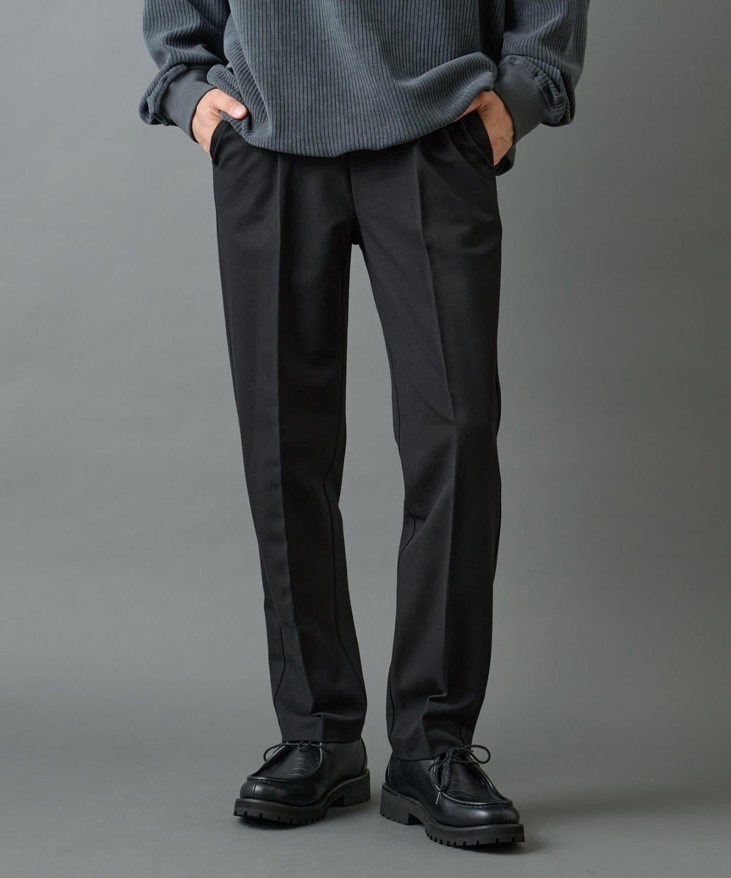 後開衩羊毛錐形休閒褲