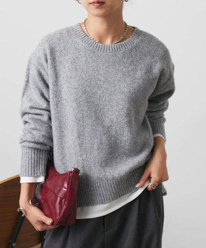柔軟圓領針織套頭衫