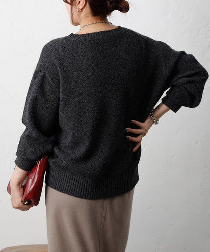 柔軟圓領針織套頭衫