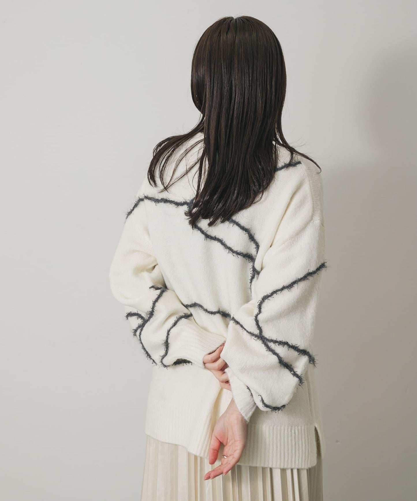 毛邊線條寬鬆針織衫