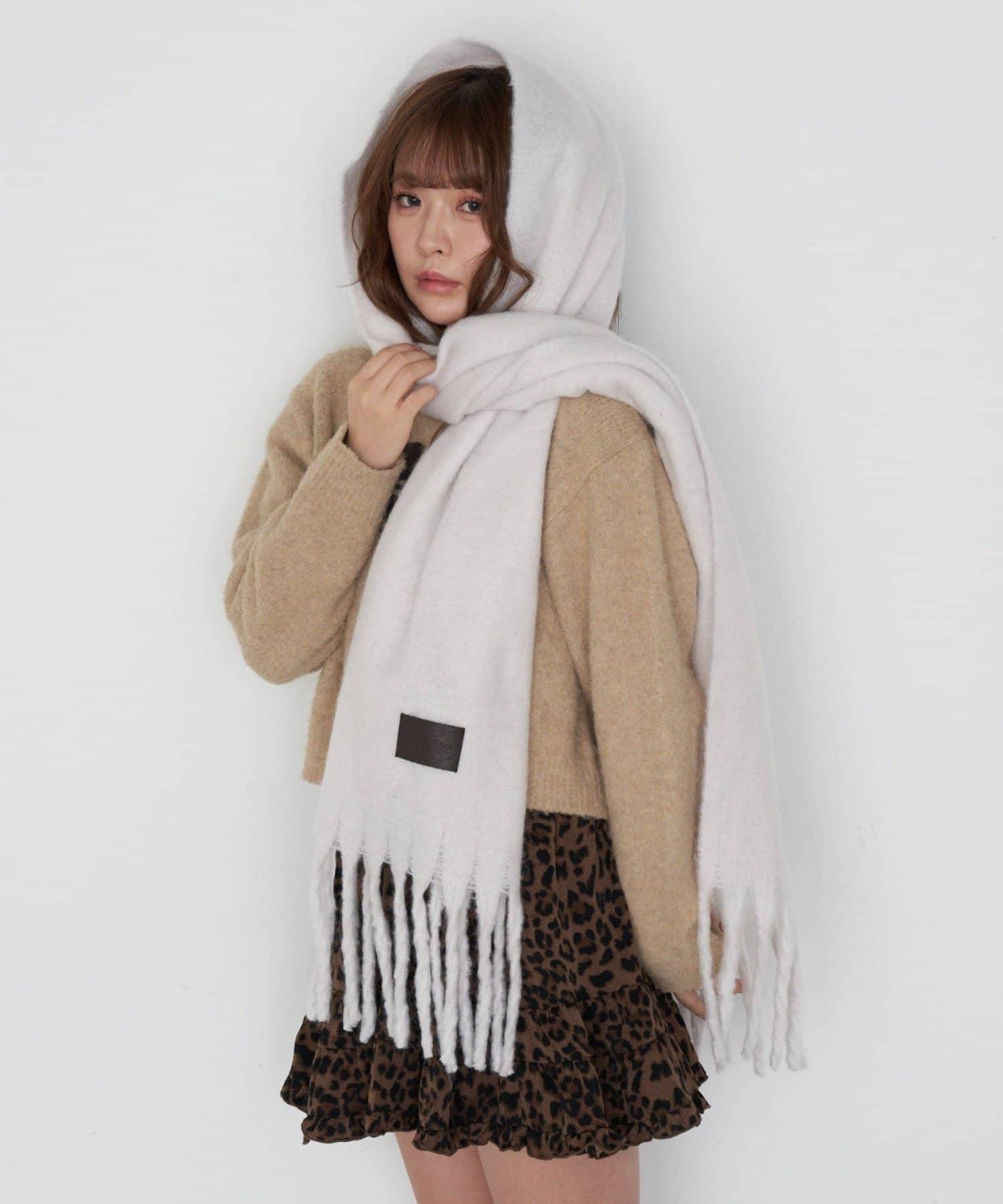 RAY CASSIN 皮革貼片圍巾