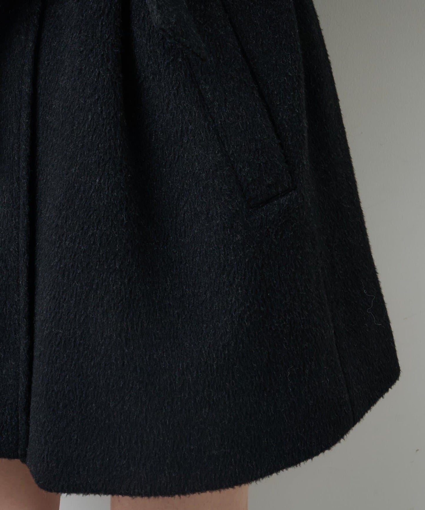 高領喇叭袖大衣