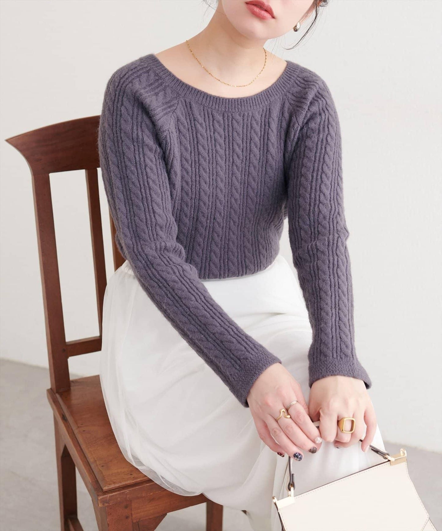 柔軟蓬鬆麻花針織套頭衫