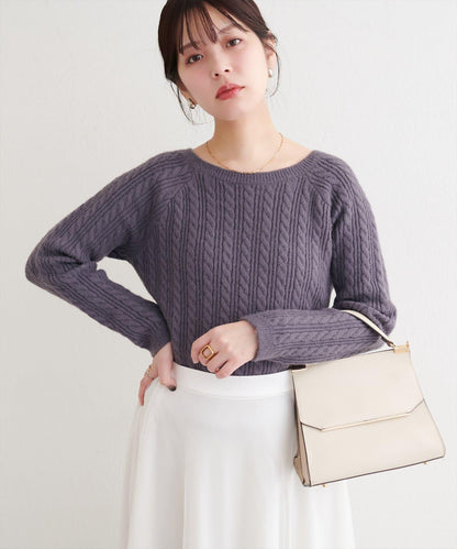 柔軟蓬鬆麻花針織套頭衫