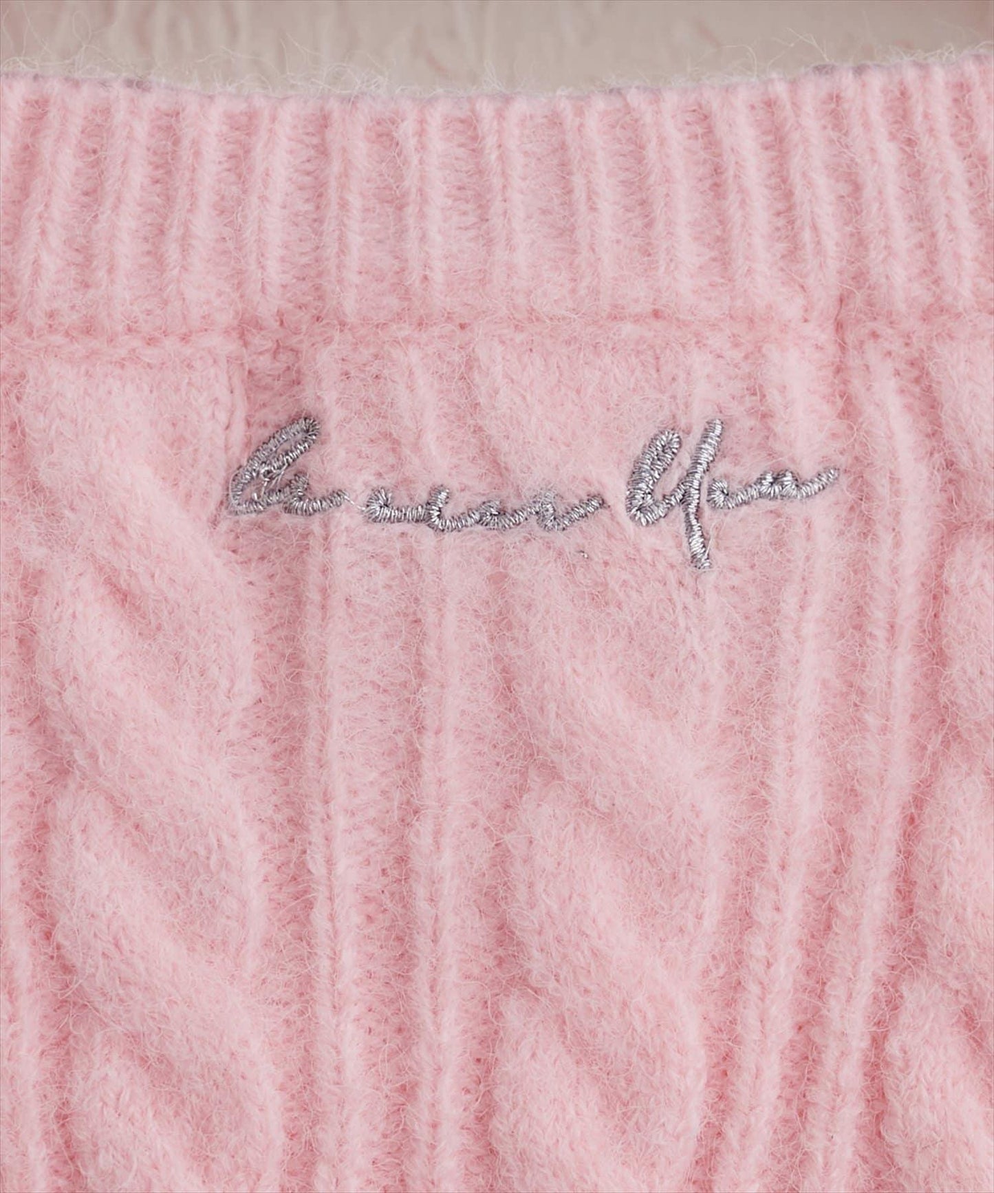 柔軟蓬鬆麻花針織套頭衫