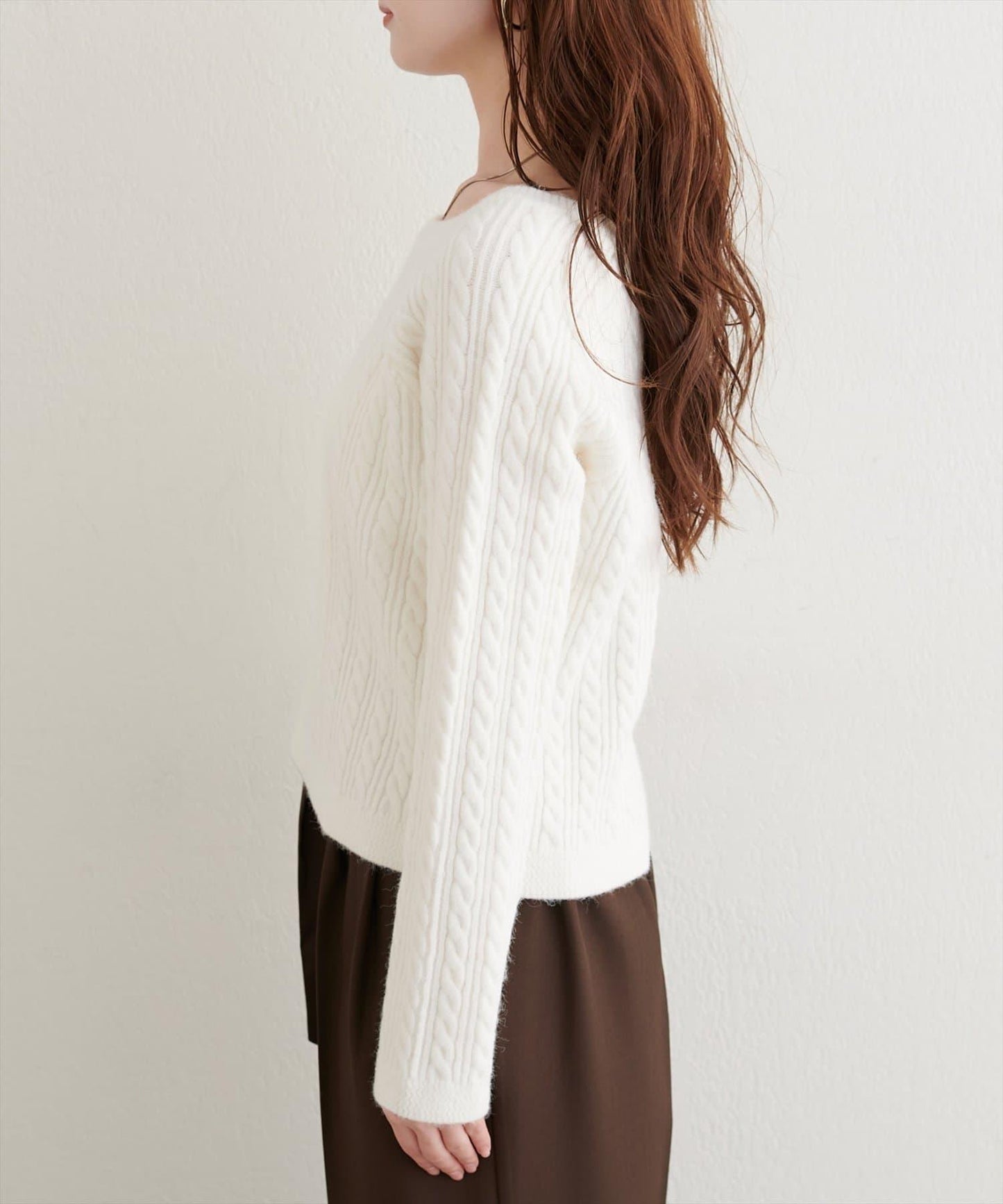 柔軟蓬鬆麻花針織套頭衫