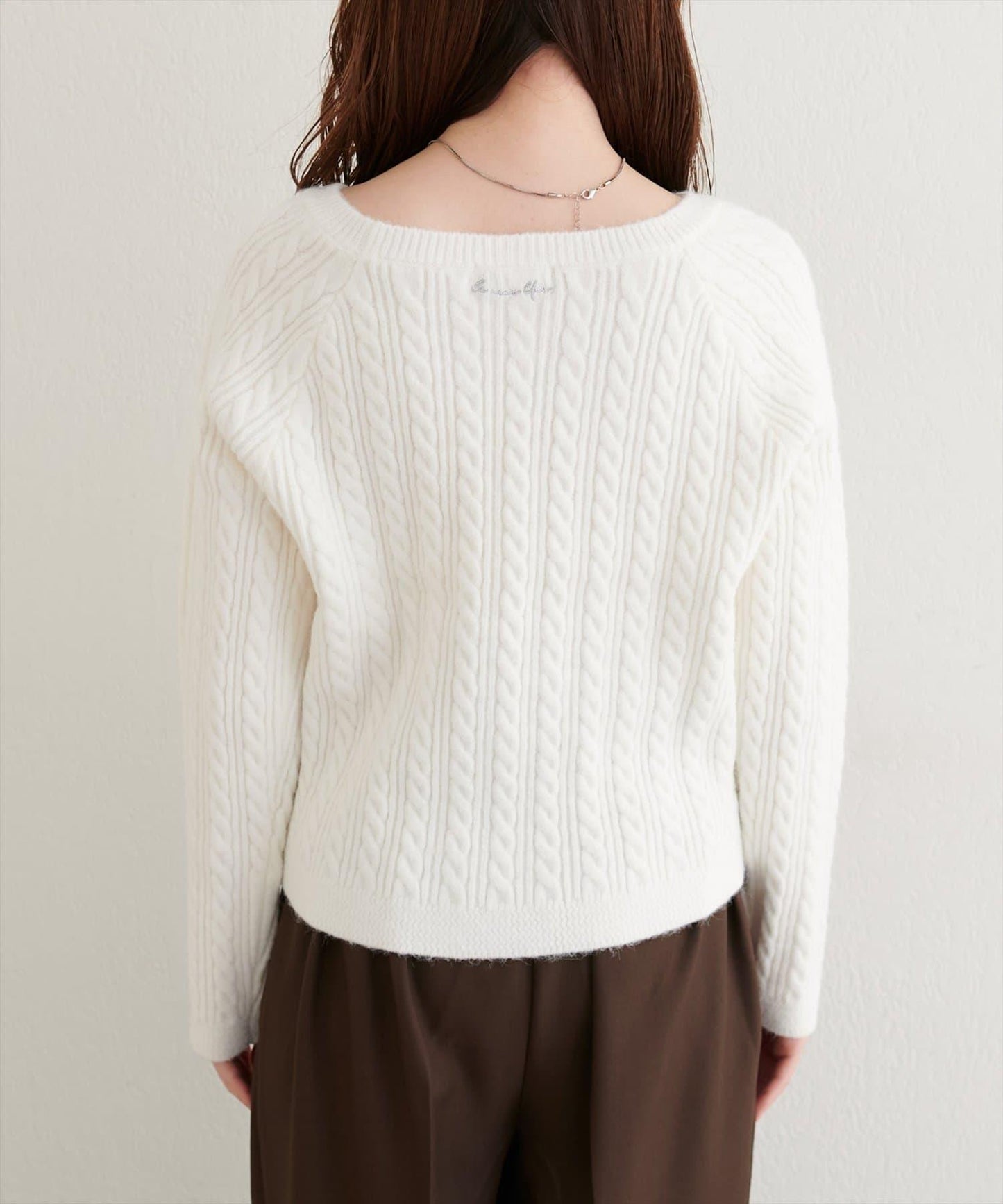 柔軟蓬鬆麻花針織套頭衫