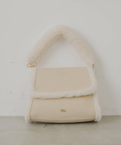 毛絨手柄翻蓋包