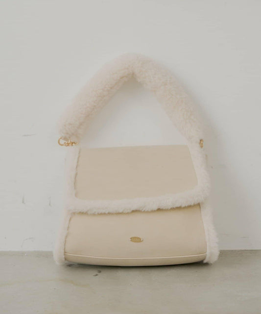 毛絨手柄翻蓋包