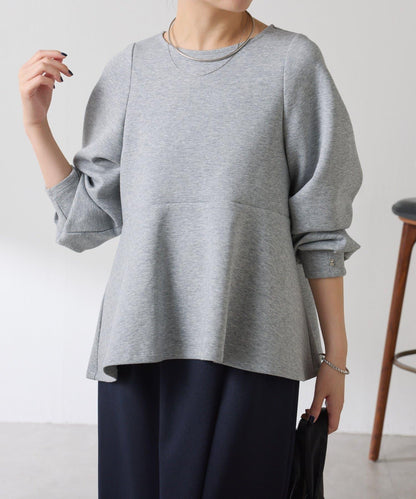 【顯瘦/顯腿長效果】袖部裝飾短款荷葉邊上衣