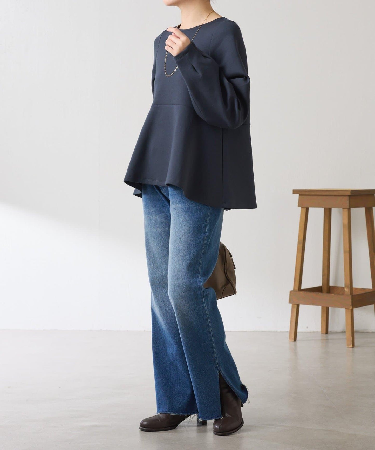 【顯瘦/顯腿長效果】袖部裝飾短款荷葉邊上衣