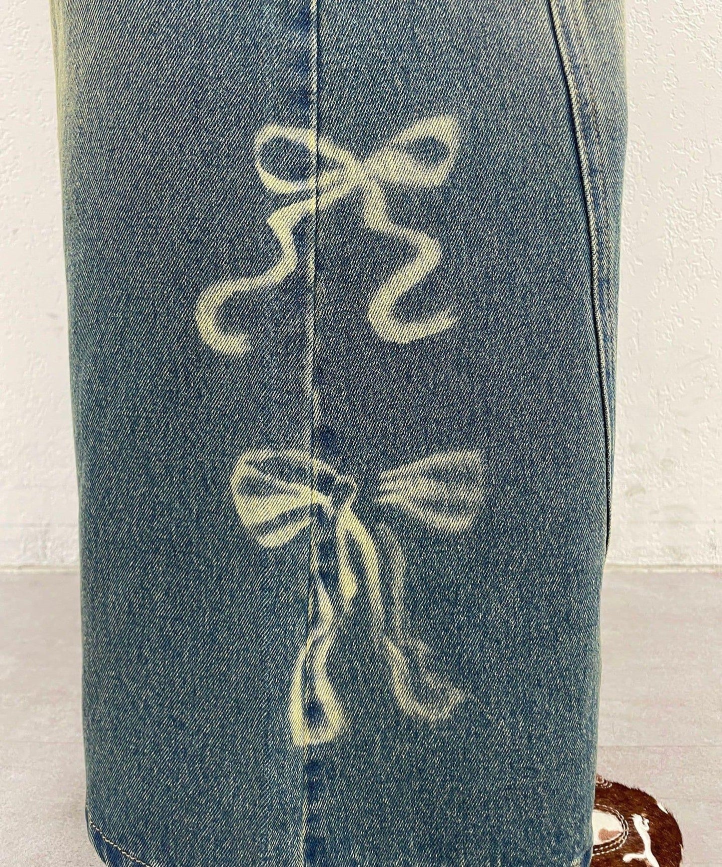 蝴蝶結拔染印花牛仔褲