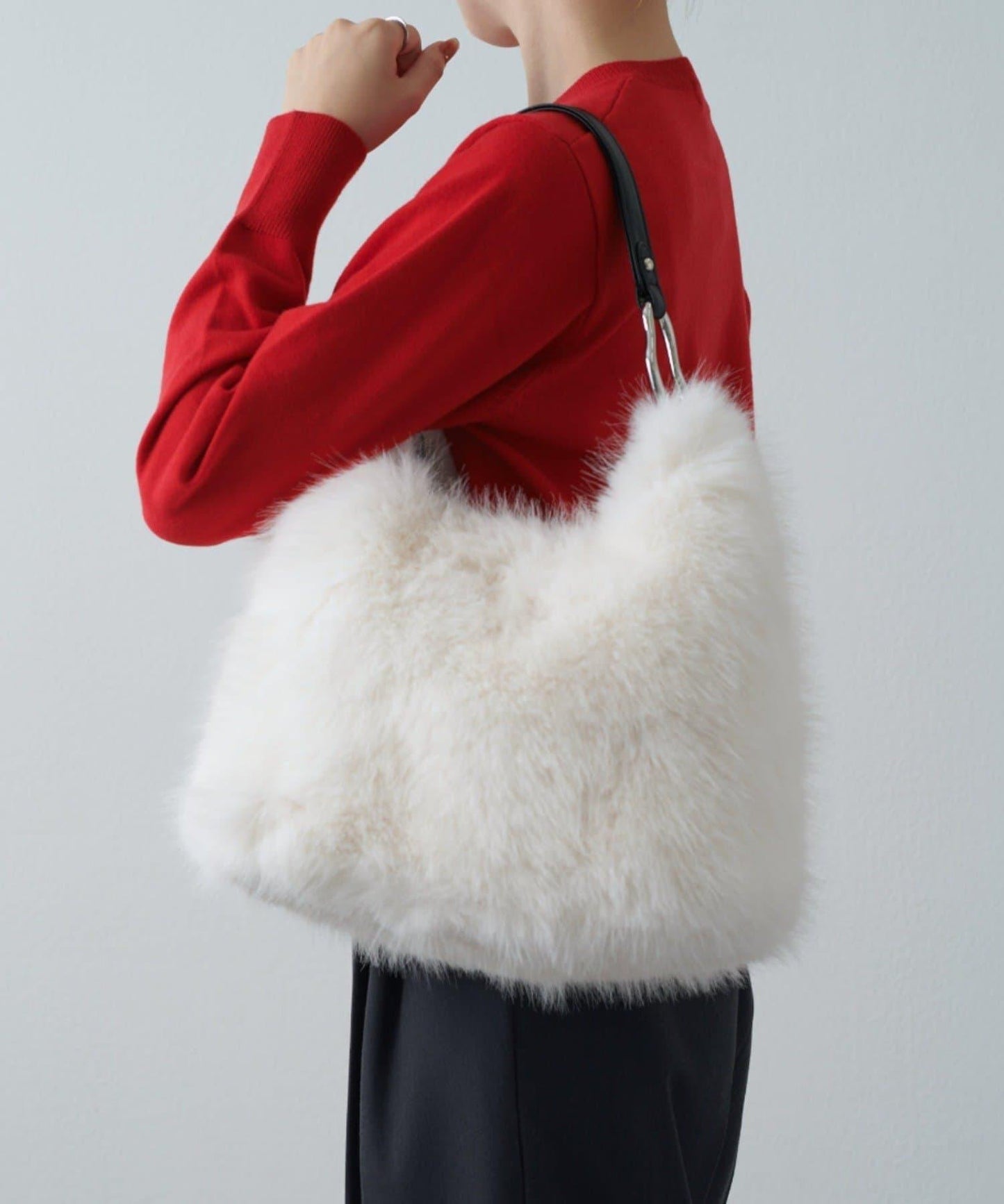 波浪扣皮革手柄毛絨揹包