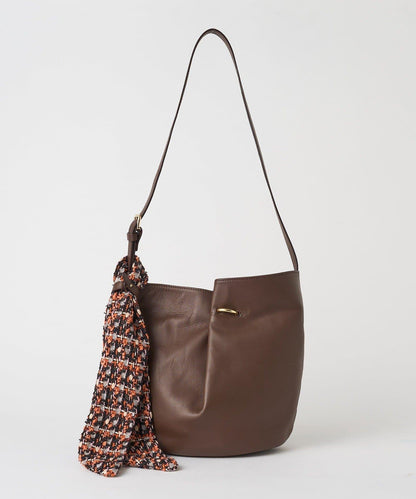 附絲巾皮革兩用單肩包