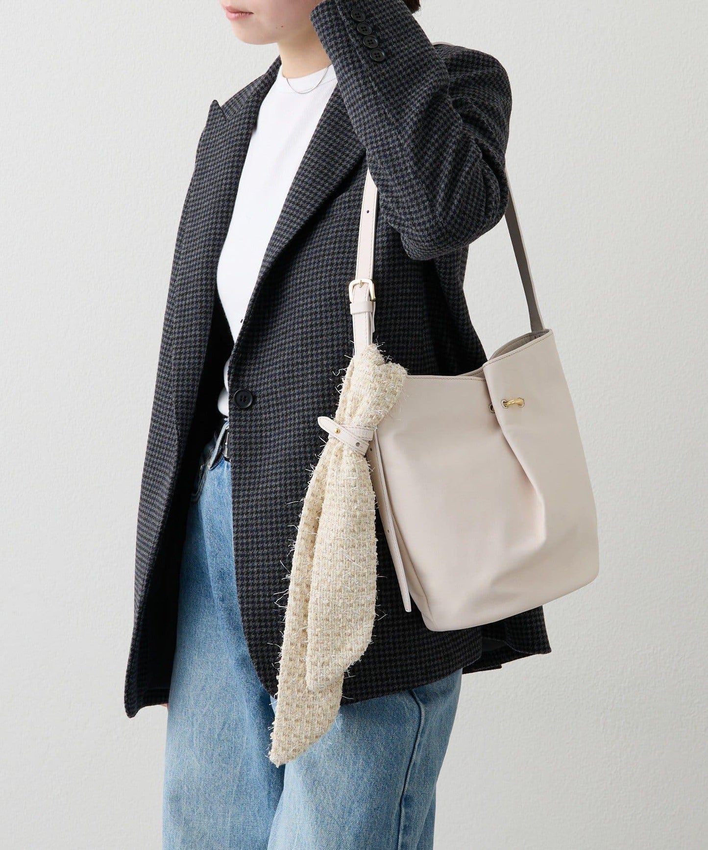 附絲巾皮革兩用單肩包